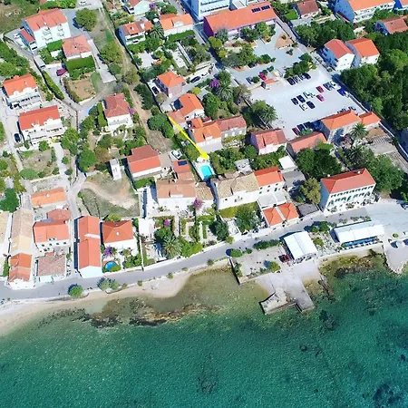 Captain S - Four Bedroom Holiday With Terrace And Swimming Pool فيلة
