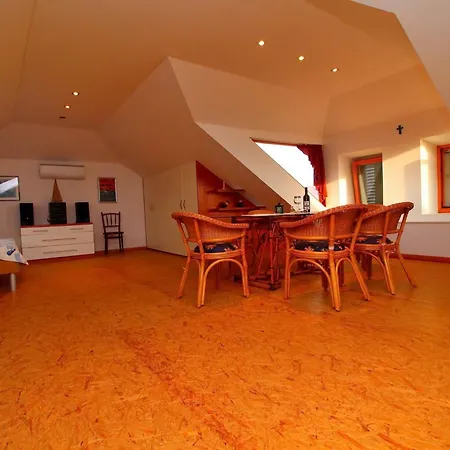 فيلة Captain S - Four Bedroom Holiday With Terrace And Swimming Pool أوروبيتش