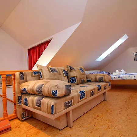 Captain S - Four Bedroom Holiday With Terrace And Swimming Pool فيلة