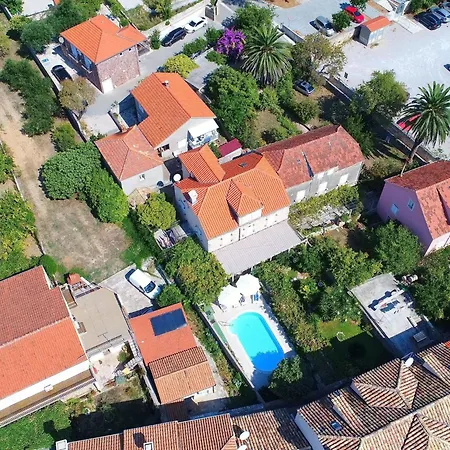 فيلة Captain S - Four Bedroom Holiday With Terrace And Swimming Pool *