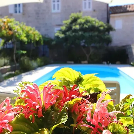 Captain S - Four Bedroom Holiday With Terrace And Swimming Pool فيلة