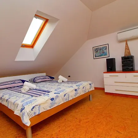 Captain S - Four Bedroom Holiday With Terrace And Swimming Pool فيلة أوروبيتش