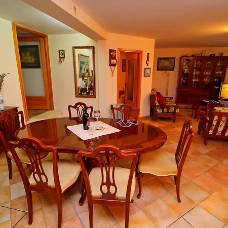 Captain S - Four Bedroom Holiday With Terrace And Swimming Pool فيلة