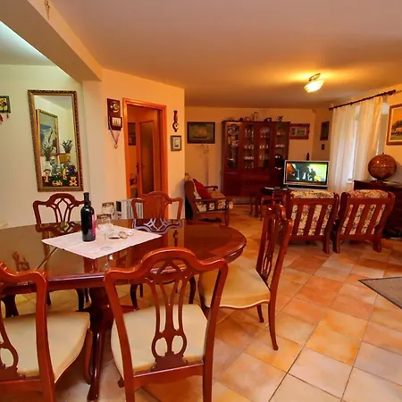 Captain S - Four Bedroom Holiday With Terrace And Swimming Pool فيلة أوروبيتش