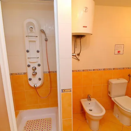 Captain S - Four Bedroom Holiday With Terrace And Swimming Pool