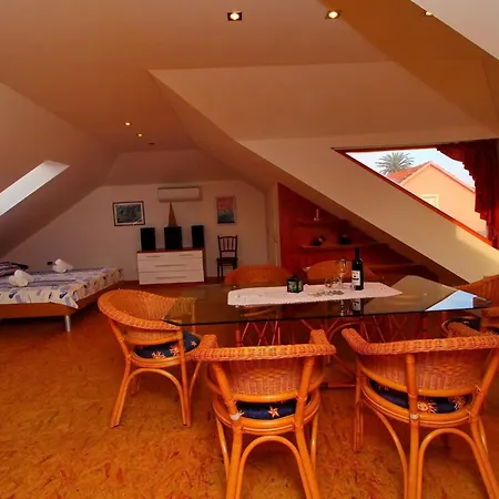 Captain S - Four Bedroom Holiday With Terrace And Swimming Pool فيلة أوروبيتش