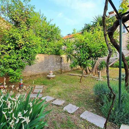 Captain S - Four Bedroom Holiday With Terrace And Swimming Pool *