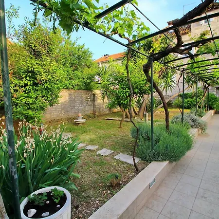Captain S - Four Bedroom Holiday With Terrace And Swimming Pool فيلة